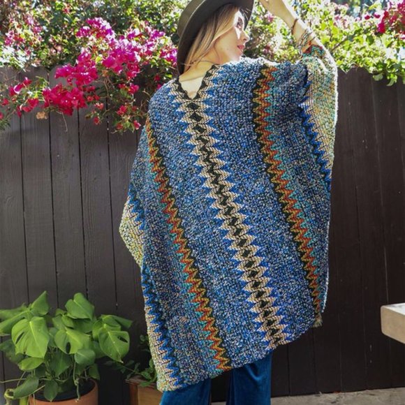 Last 1! NWT Boho Knit Patterned Ruana Kimono with tassels - Picture 2 of 3